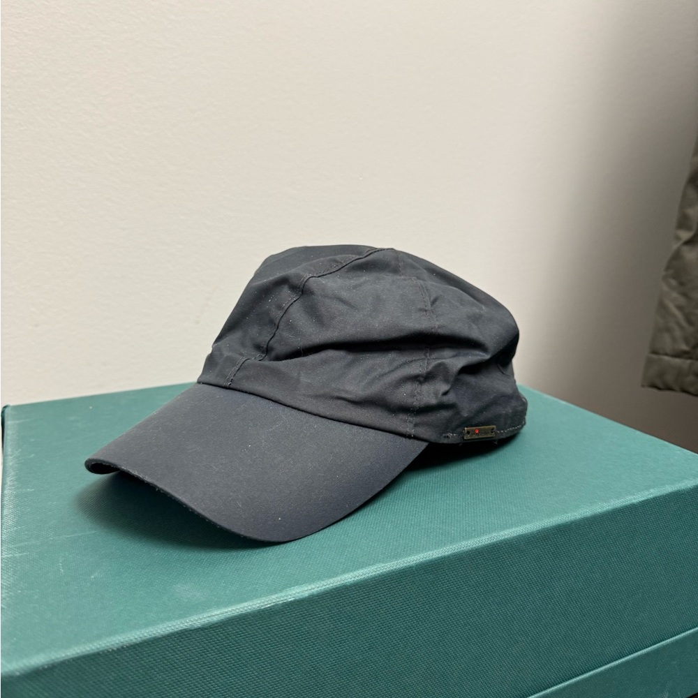 Source Unknown Black Cap